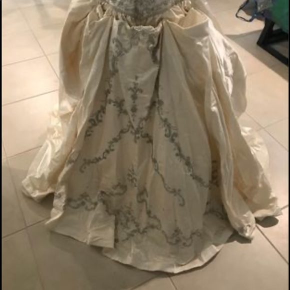 Eve of Milady Wedding Dress Size 4 - Picture 8 of 10